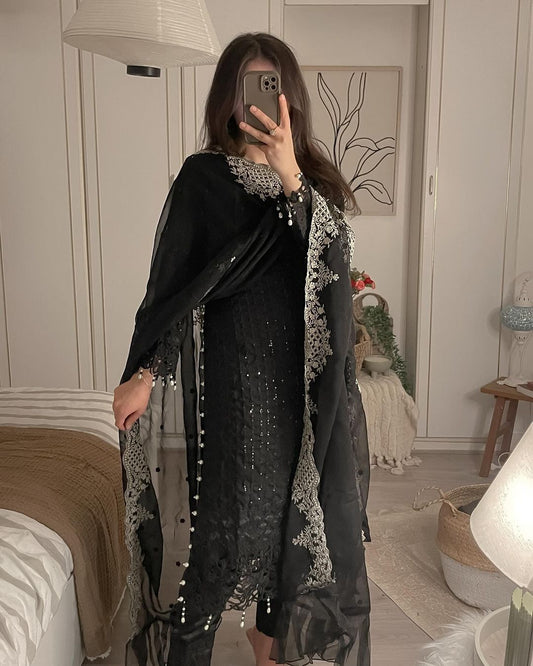 Elegant Kurti-Pant Set with Dupatta – Premium Embroidered Party Wear